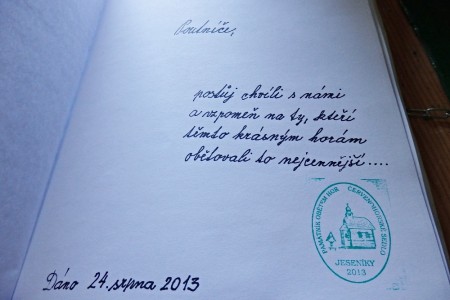 Motto z úvodní stránky návštěvní knihy  